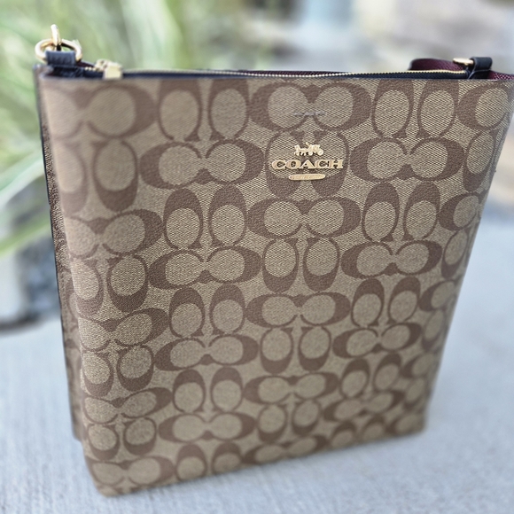 Coach Mollie Bucket Bag In Signature Canvas - Picture 6 of 12